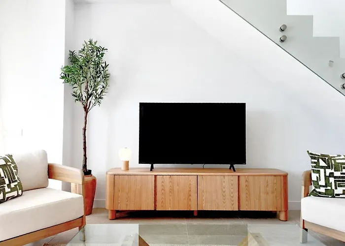 Seaview Penthouse Εστεπόνα